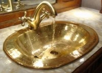 Vasque ovale à encastrer en laiton doré